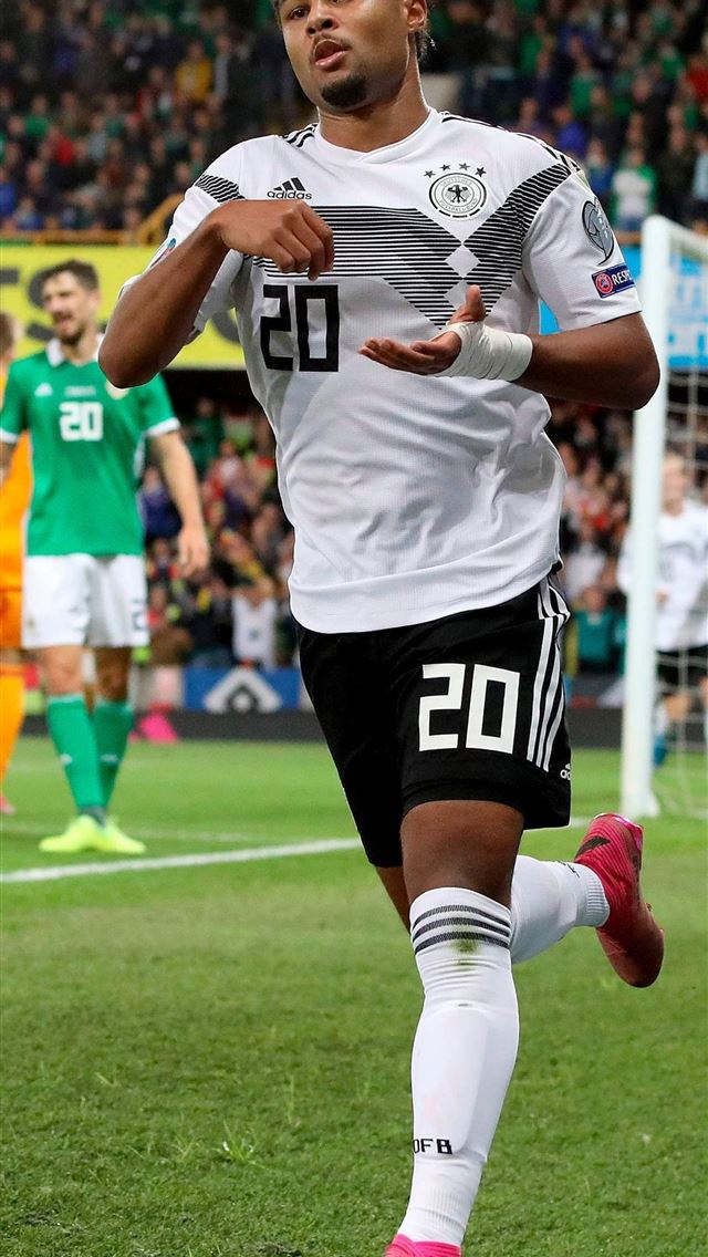640x1136 Serge Gnabry flopped at Arsenal but is now Bayern ... - deontay wilder iPhone Wallpaper