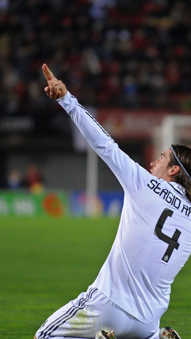640x1136 real madrid sergio ramos ronaldo Samsung Galaxy No... - spain iPhone Wallpaper