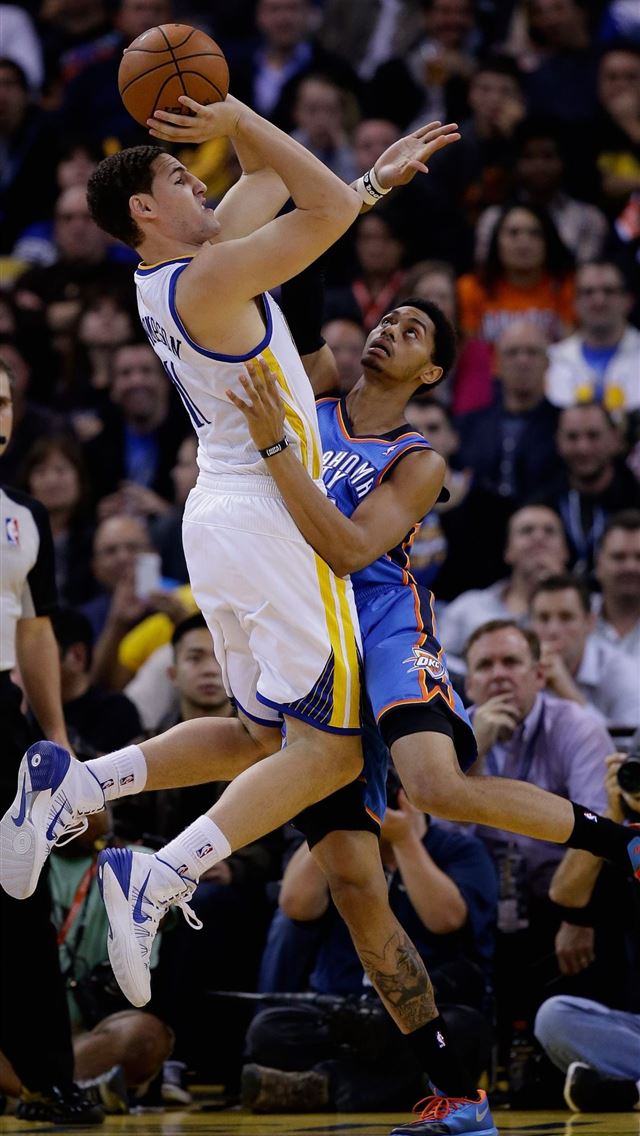 640x1136 OAKLAND CA NOVEMBER 14 Klay Thompson of the Golden... - basketball celebrity iPhone Wallpaper