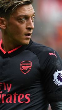 73 Ozil on Play wallpaper