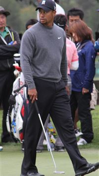 Tiger Woods – In Write Field wallpaper