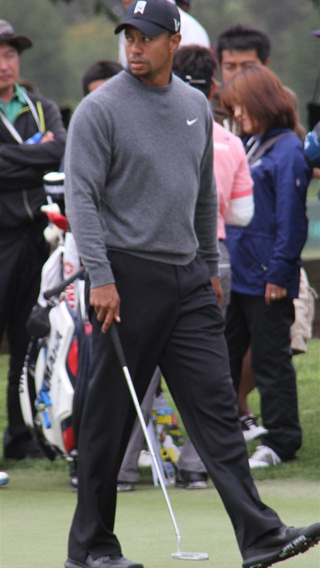 640x1136 Tiger Woods – In Write Field - sport celebrity iPhone Wallpaper