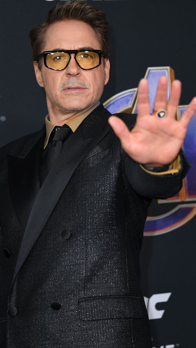 640x1136 Robert Downey Jr Looks Back on Playing Iron Man  - golf celebrity iPhone Wallpaper