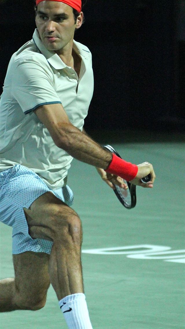 640x1136 New racket brings little bit of black magic to Rog... - roger federer iPhone Wallpaper