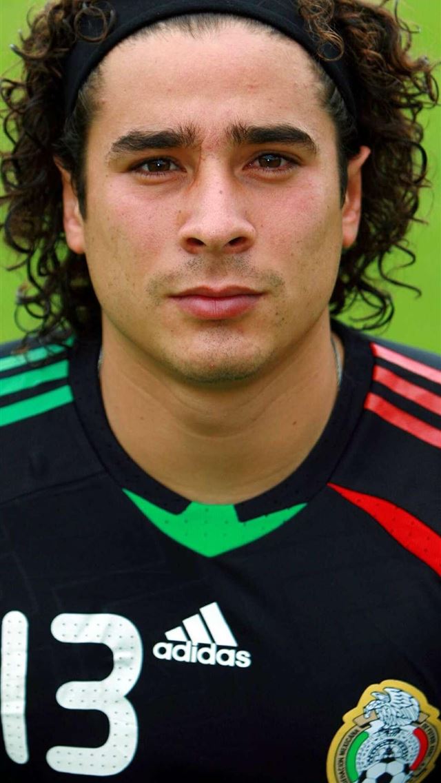 640x1136 96 Guillermo Ochoa on afari - mexico iPhone Wallpaper