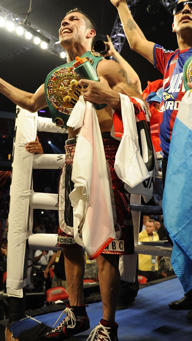 640x1136 Sergio Martinez Canelo Alvarez Hold Steady Boxing ... - kazakhstan iPhone Wallpaper