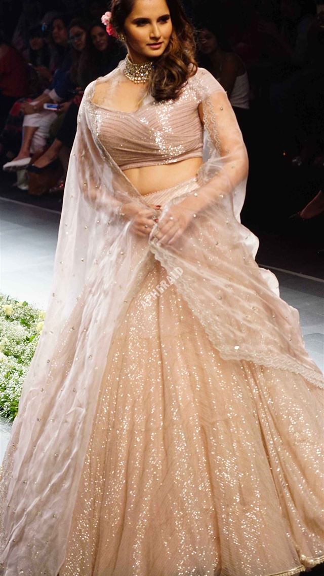 640x1136 24 Hot Photos of Sania Mirza to make your week bet... - tennis celebrity iPhone Wallpaper