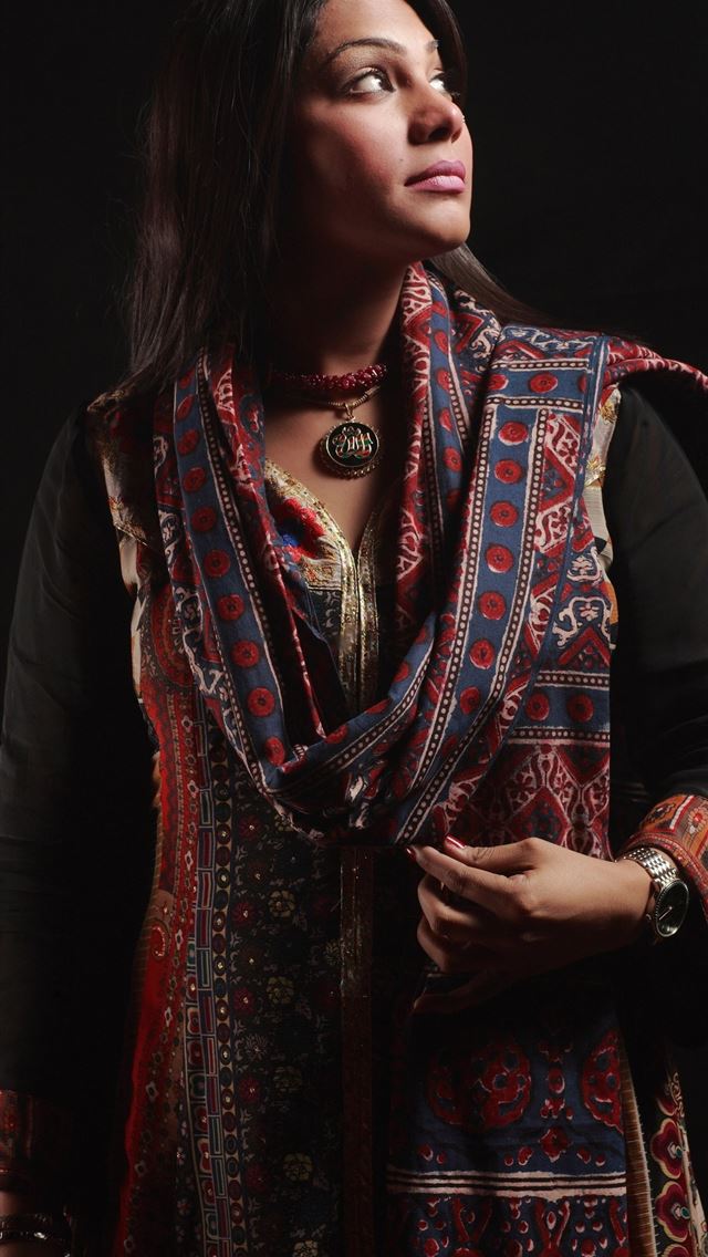 640x1136 Sanam Marvi Pakistani Folk and Sufi Singer very ho... - india iPhone Wallpaper