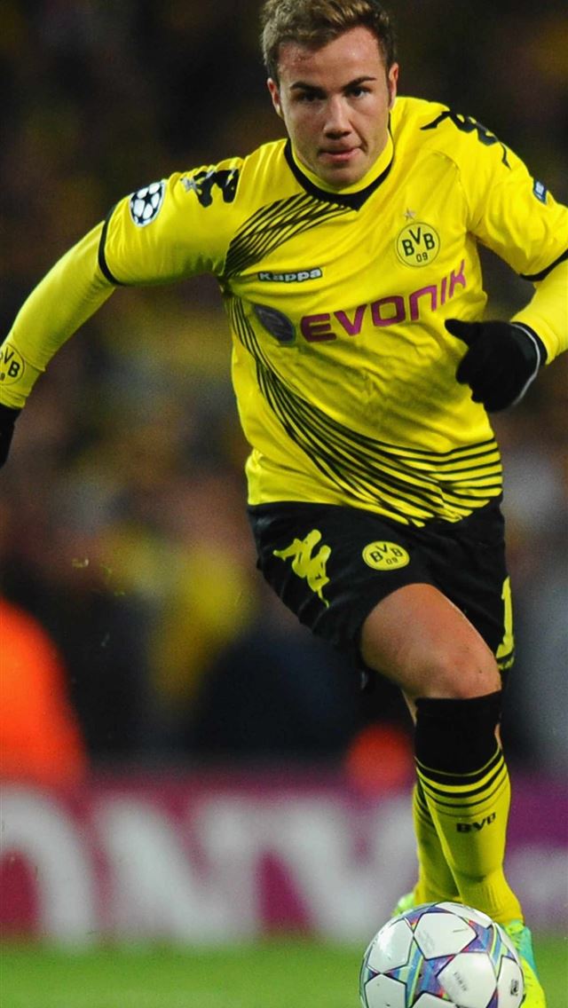 97 Mario Götze Borussia Dortmund on afari iPhone wallpaper 