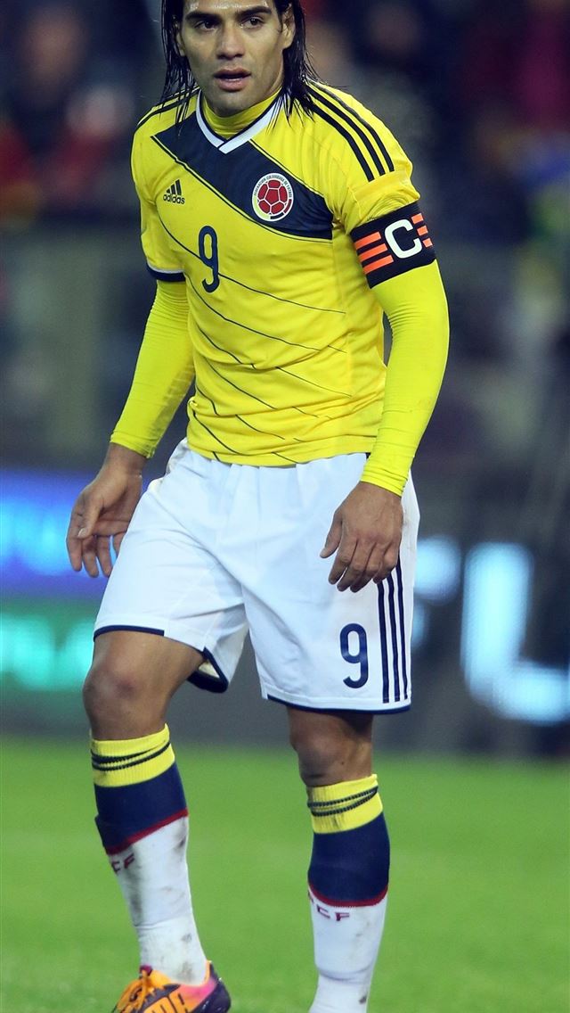 640x1136 Manchester United striker Radamel Falcao became Co... - radamel falcao iPhone Wallpaper