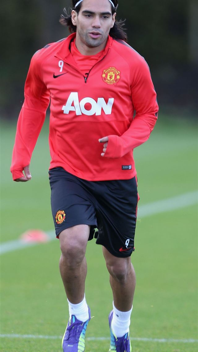 640x1136 Manchester United legend Denis Law expects on loan... - radamel falcao iPhone Wallpaper