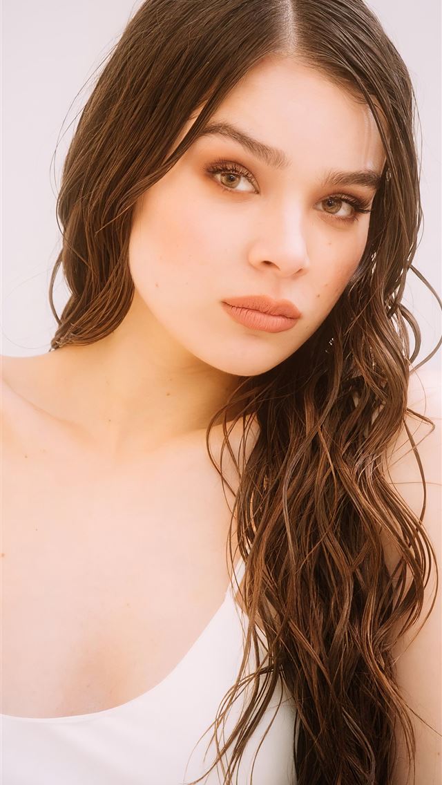 640x1136 hailee steinfeld 2020 4k - hailee steinfeld iPhone Wallpaper