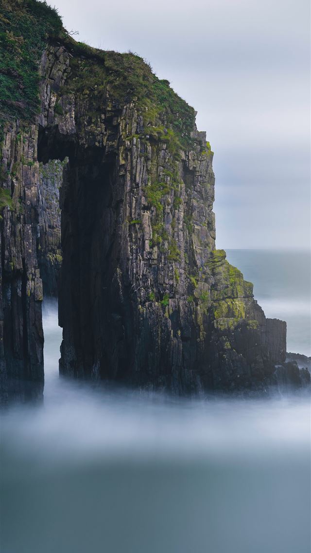 640x1136 Church Doors Cove Pembrokeshire - uk iPhone Wallpaper