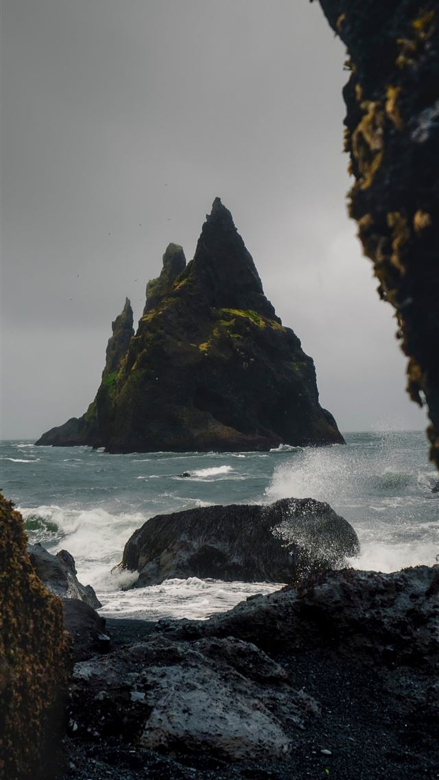 640x1136 rock formations by the water - iceland iPhone Wallpaper