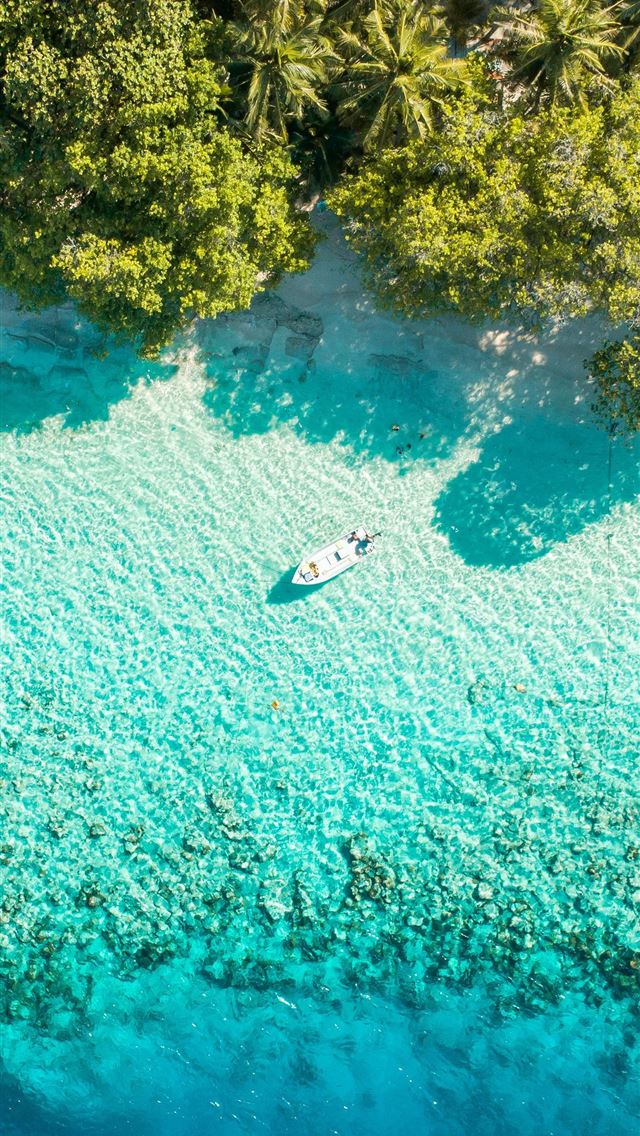 640x1136 boat near shore - scenery iPhone Wallpaper