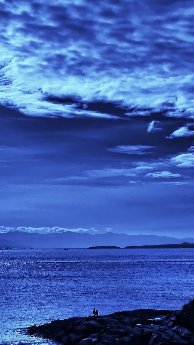 640x1136 Sea Blue Light - clean iPhone Wallpaper