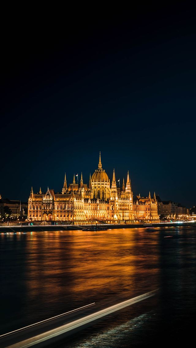640x1136 brown concrete building near body of water during ... - hungary iPhone Wallpaper
