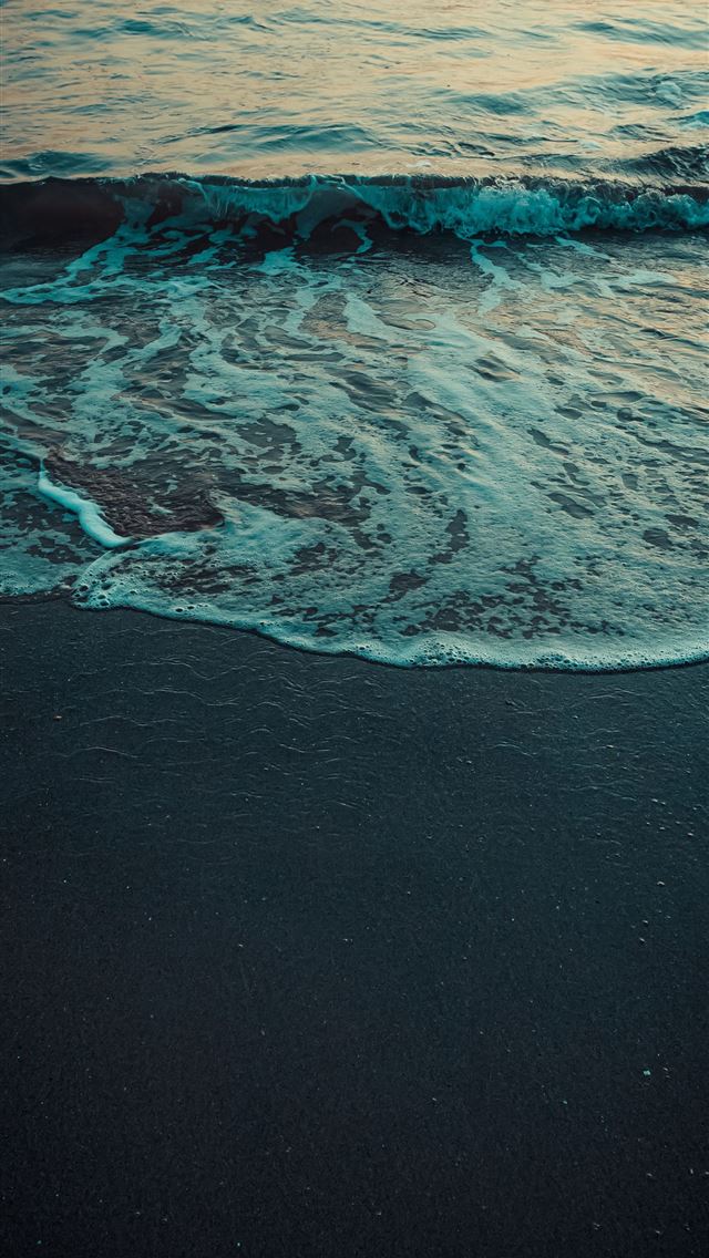 640x1136 ocean waves crashing on shore during daytime - grey iPhone Wallpaper