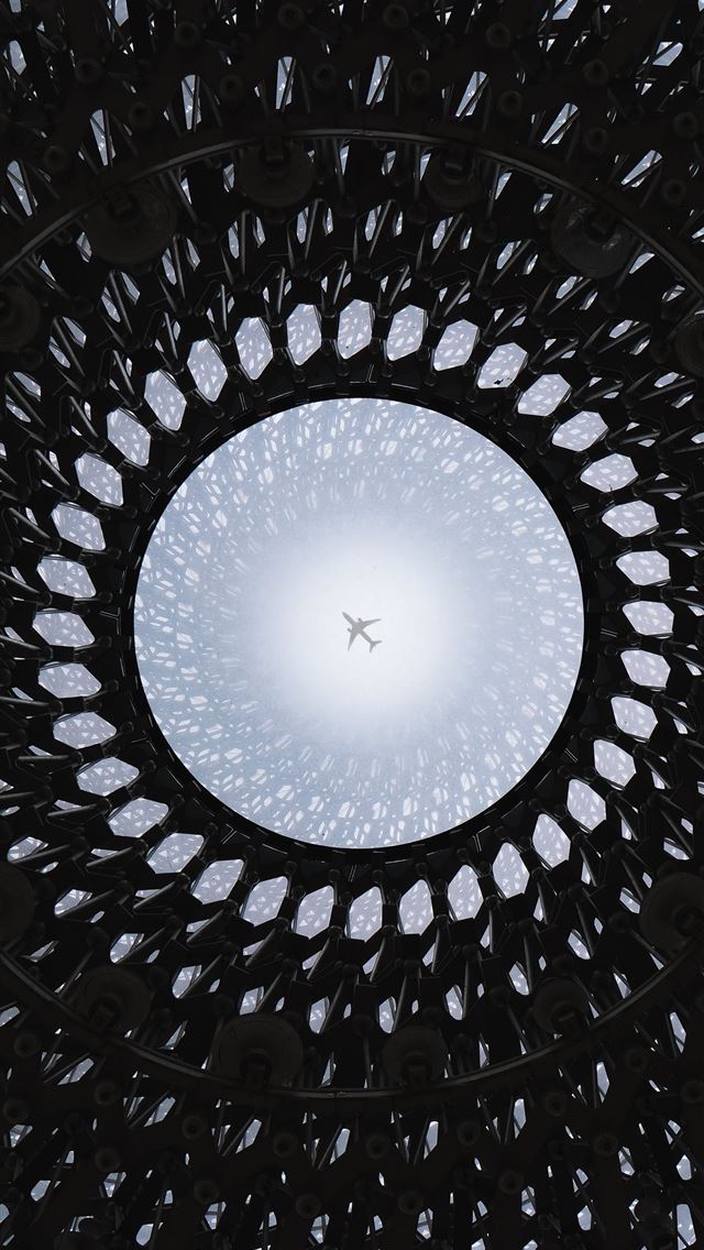 black and white round ceiling light iPhone wallpaper 