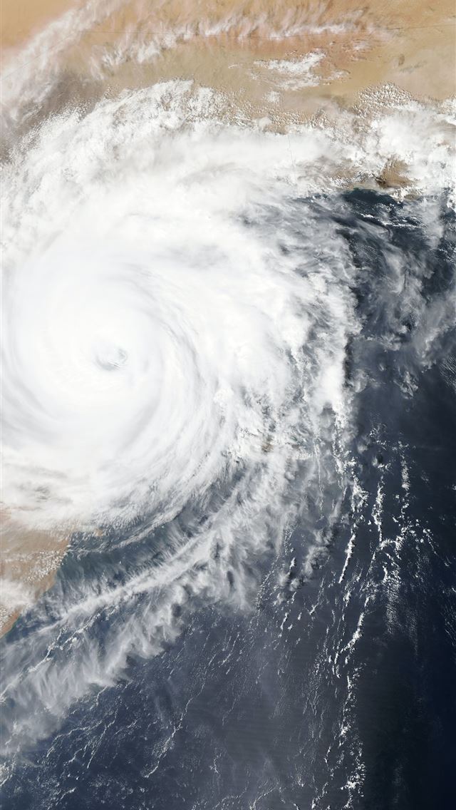 640x1136 typhoon - yemen iPhone Wallpaper
