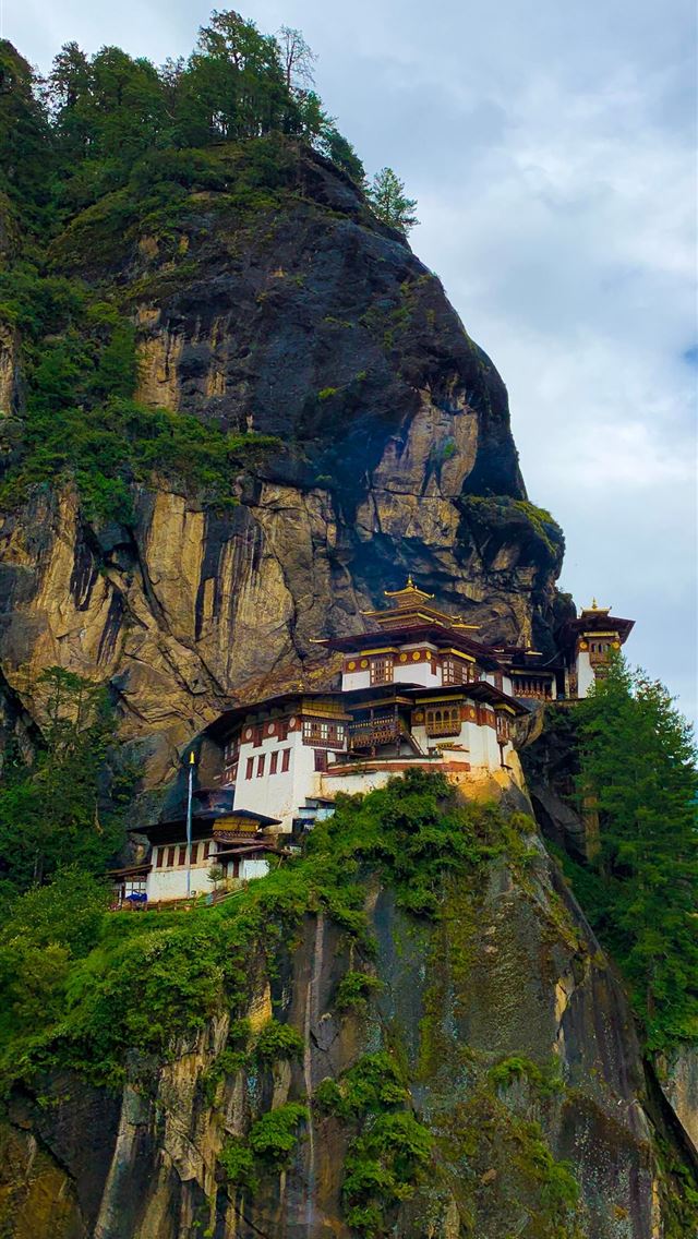 640x1136 Tiger's Nest Monastery - bhutan iPhone Wallpaper