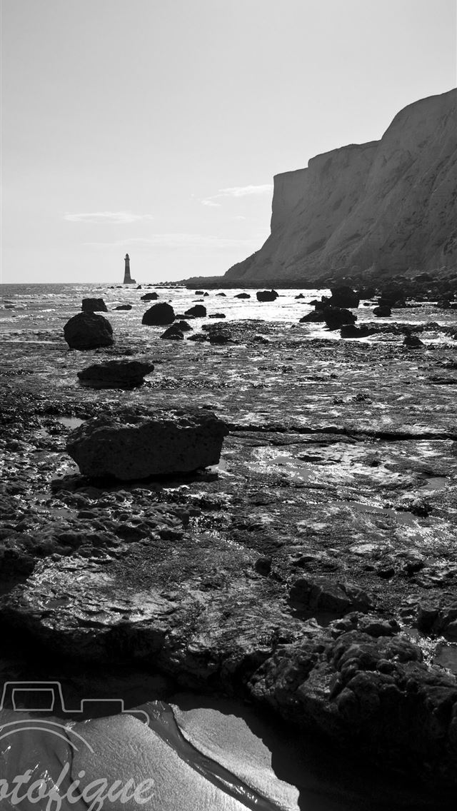 640x1136 Eastbourne Beachy head lighthouse - united kingdom iPhone Wallpaper