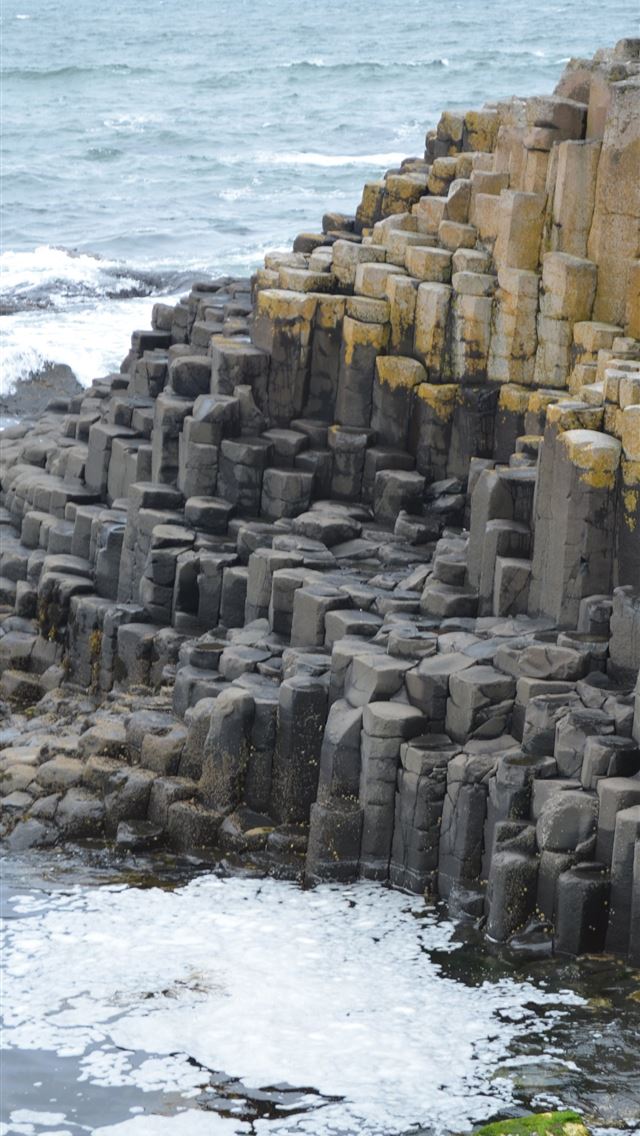 640x1136 Giant's Causeway - 100 most beautiful places to visit iPhone Wallpaper
