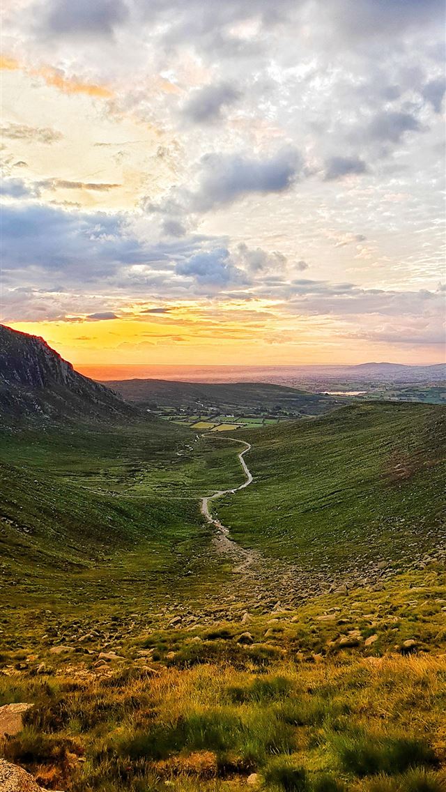 640x1136 Giant's Causeway - 100 most beautiful places to visit iPhone Wallpaper