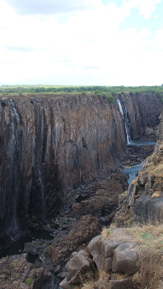 640x1136 Victoria Falls Drought 2019 - 100 most beautiful places to visit iPhone Wallpaper