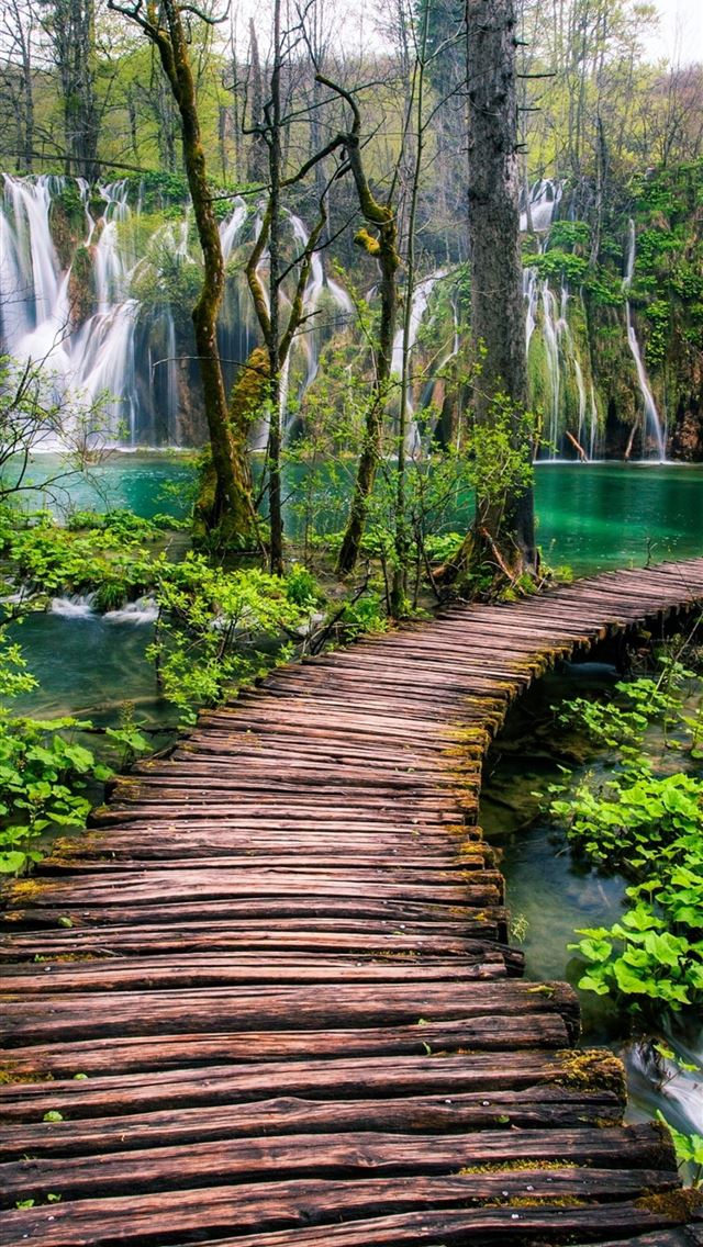 Plitvice Lakes National Park Croatia iPhone wallpaper 