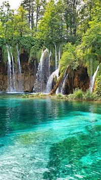 Plitvice Lakes National Park wallpaper