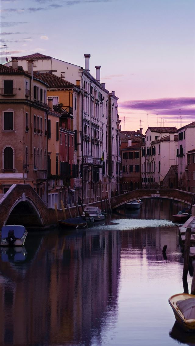640x1136 walking through alleys of venice 4k and background - italy iPhone Wallpaper