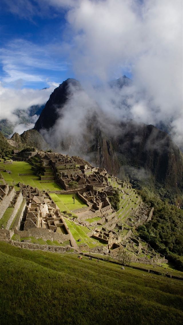 640x1136 cloudy day overlooking the ruins of machu picchuru... - machu picchu iPhone Wallpaper
