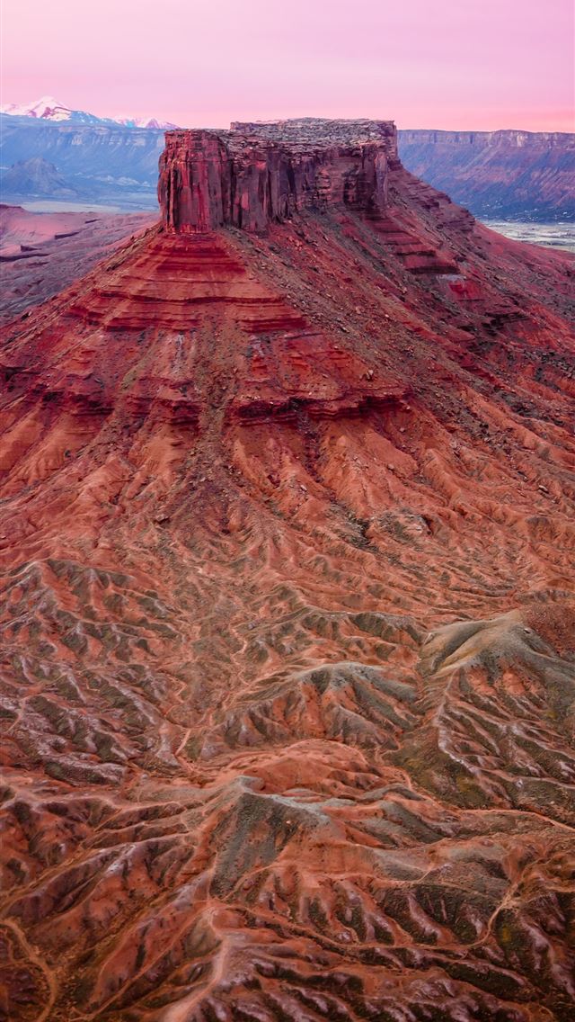 640x1136 brown rocky mountain during golden hour - moab iPhone Wallpaper