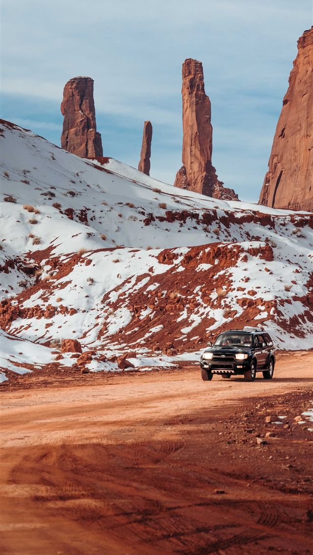640x1136 car travelling on desert - car iPhone Wallpaper