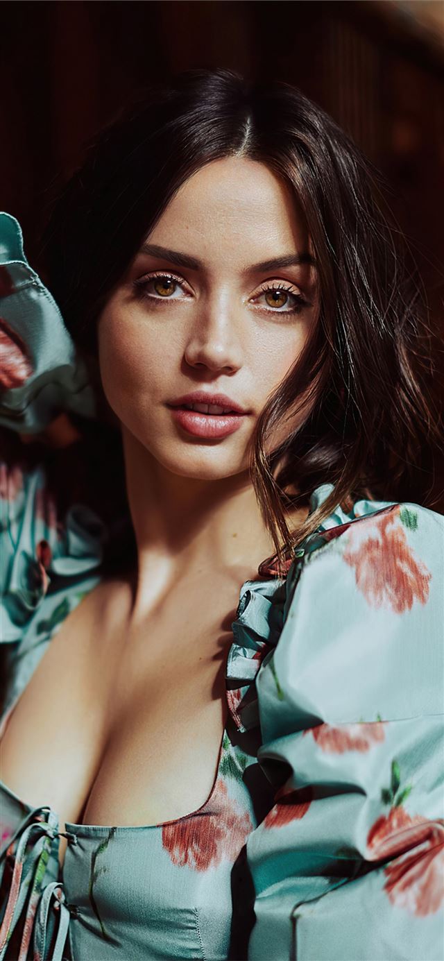1125x2436 4k ana de armas 2020 actress -  iPhone X Wallpaper