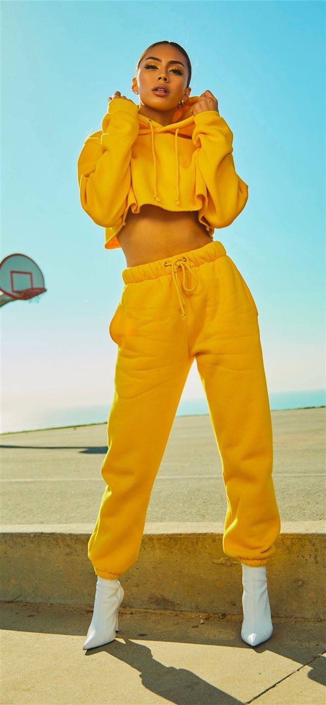 1125x2436 woman in yellow tracksuit standing on basketball c... - yellow iPhone X Wallpaper