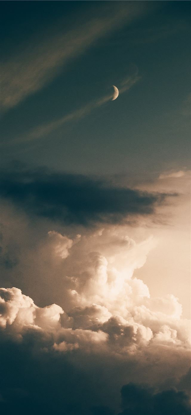 1125x2436 crescent moon and clouds - moon iPhone X Wallpaper