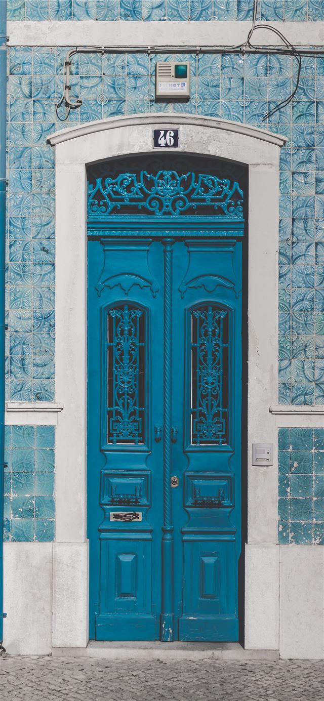 1125x2436 blue wooden door closed with 46 sign - window iPhone X Wallpaper