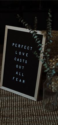 black and white quote board wallpaper