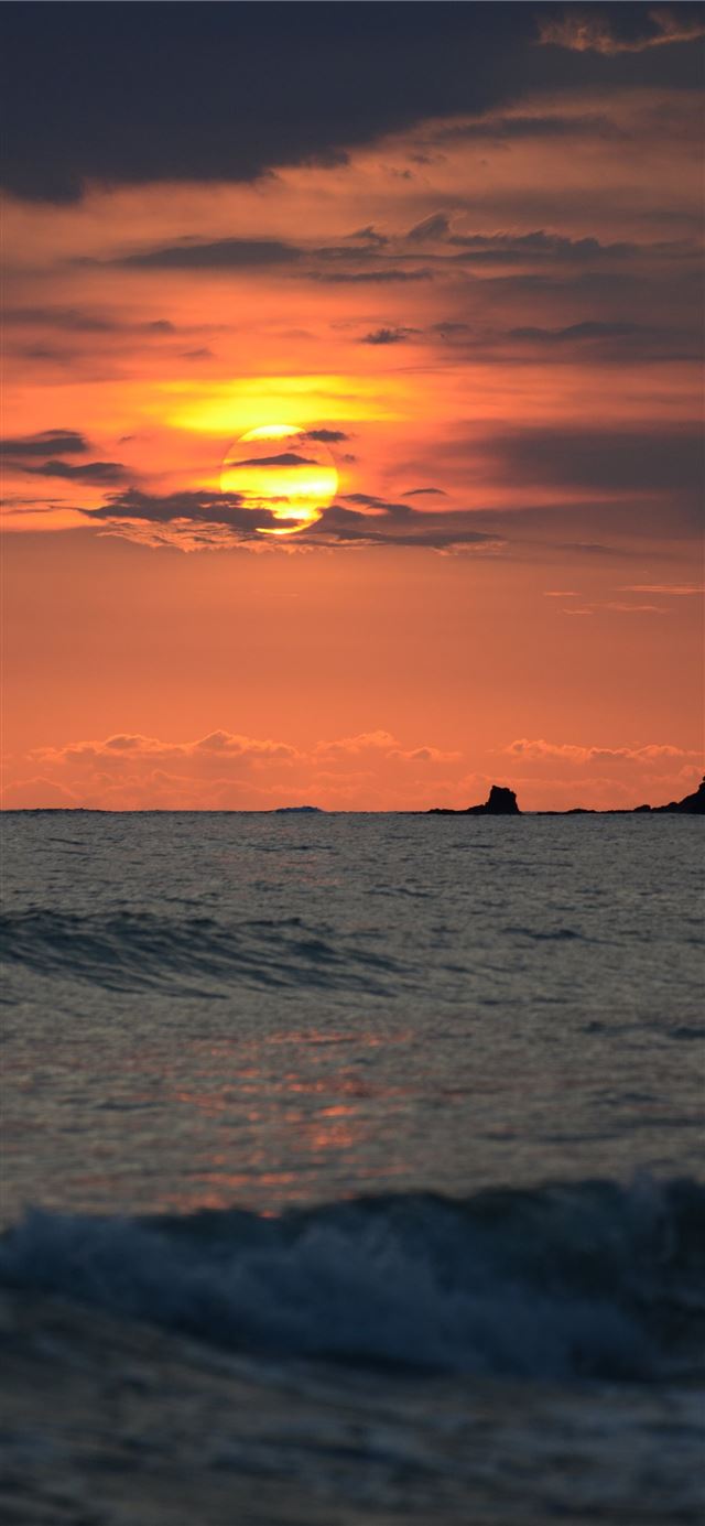 1125x2436 sea water during sunset - water iPhone X Wallpaper