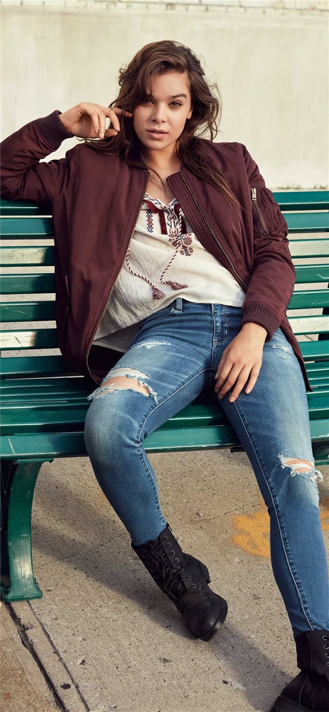 3 Wallpapers In Hailee Steinfeld Wallpapers For iPhone X