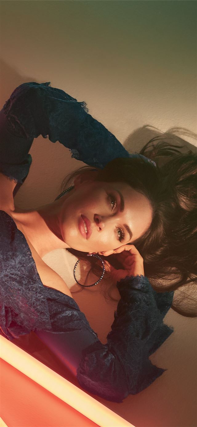 1125x2436 megan fox 2020 - celebrities iPhone X Wallpaper