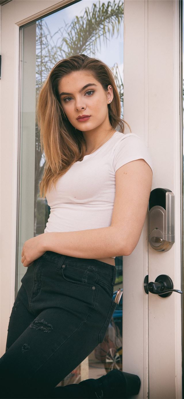1125x2436 brighton sharbino - model iPhone X Wallpaper