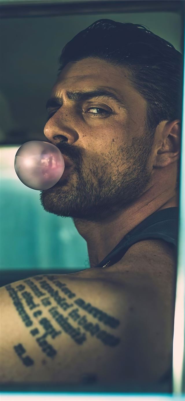 1125x2436 michele morrone -  iPhone X Wallpaper
