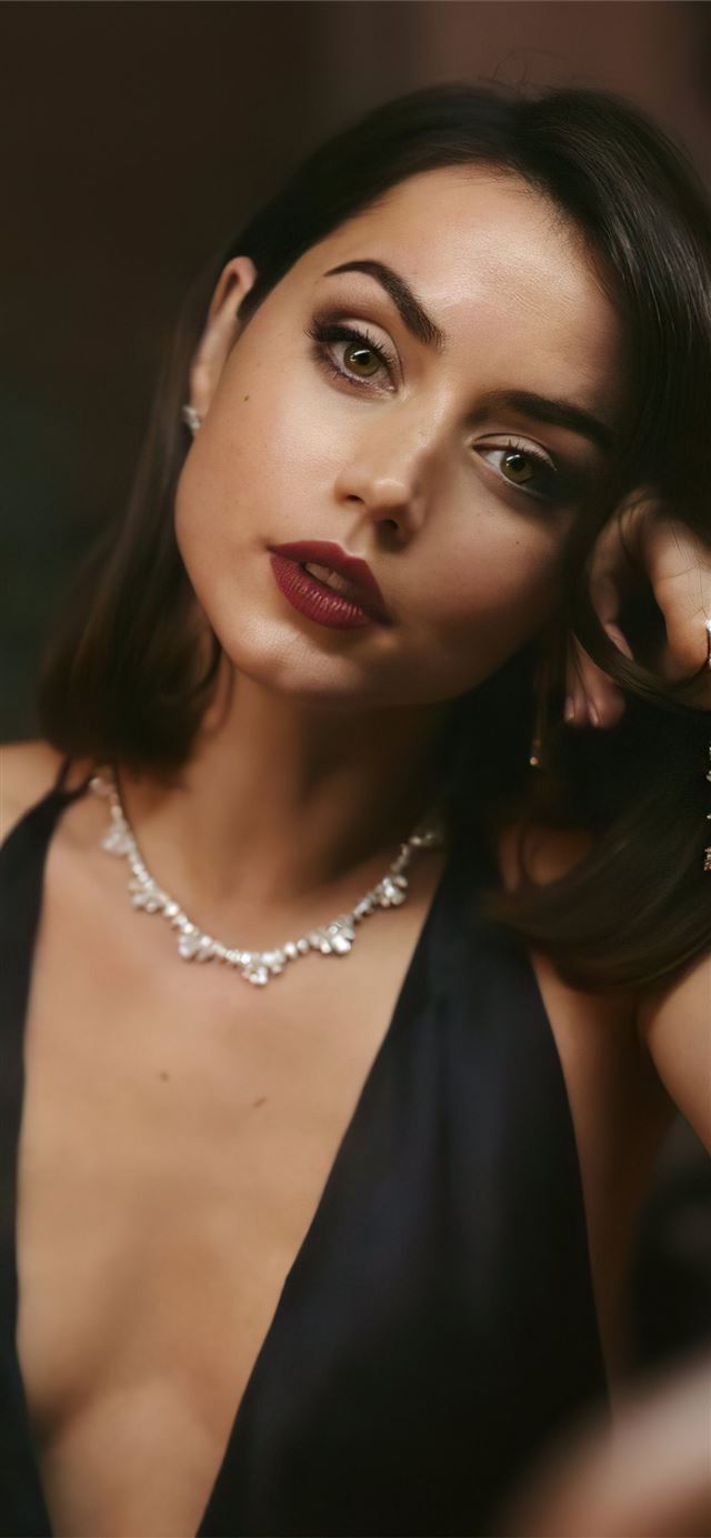 1125x2436 ana de armas no time to die portrait 4k -  iPhone X Wallpaper
