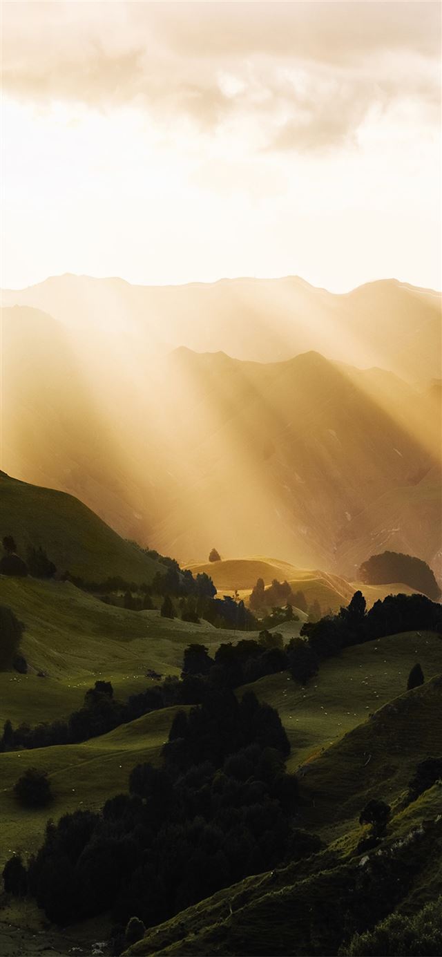 1125x2436 sunbeams morning mountains - landscape iPhone X Wallpaper