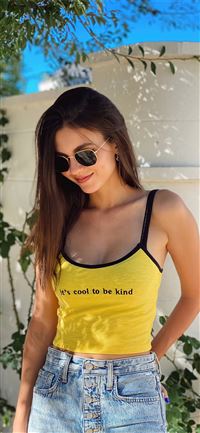 victoria justice cute smiling 2020 wallpaper