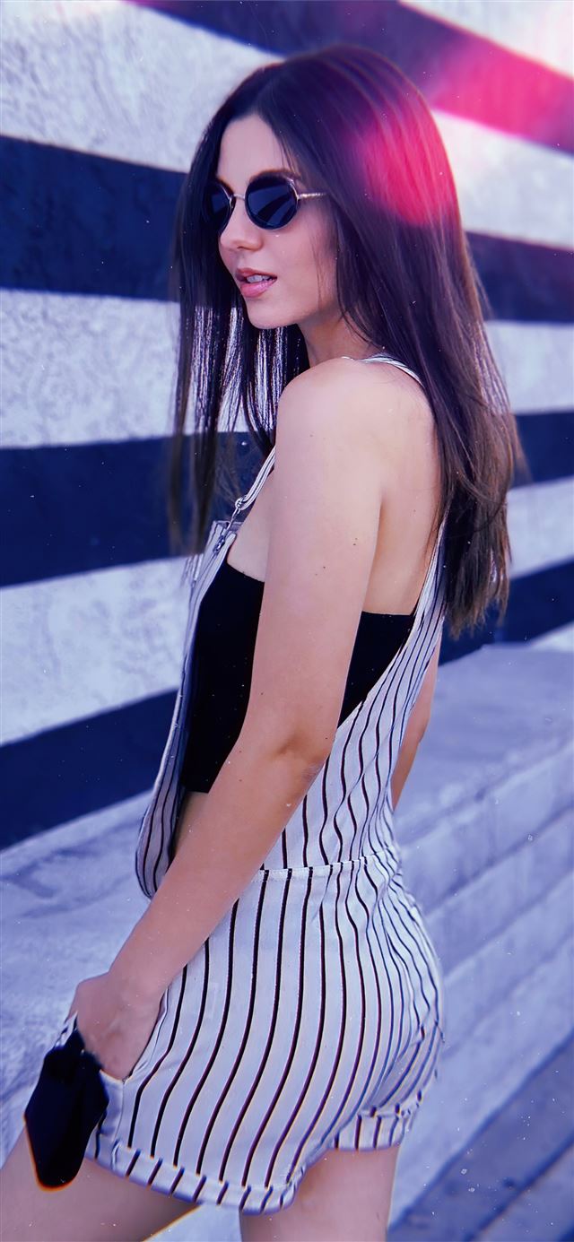 1125x2436 victoria justice urban look in 2020 -  iPhone X Wallpaper