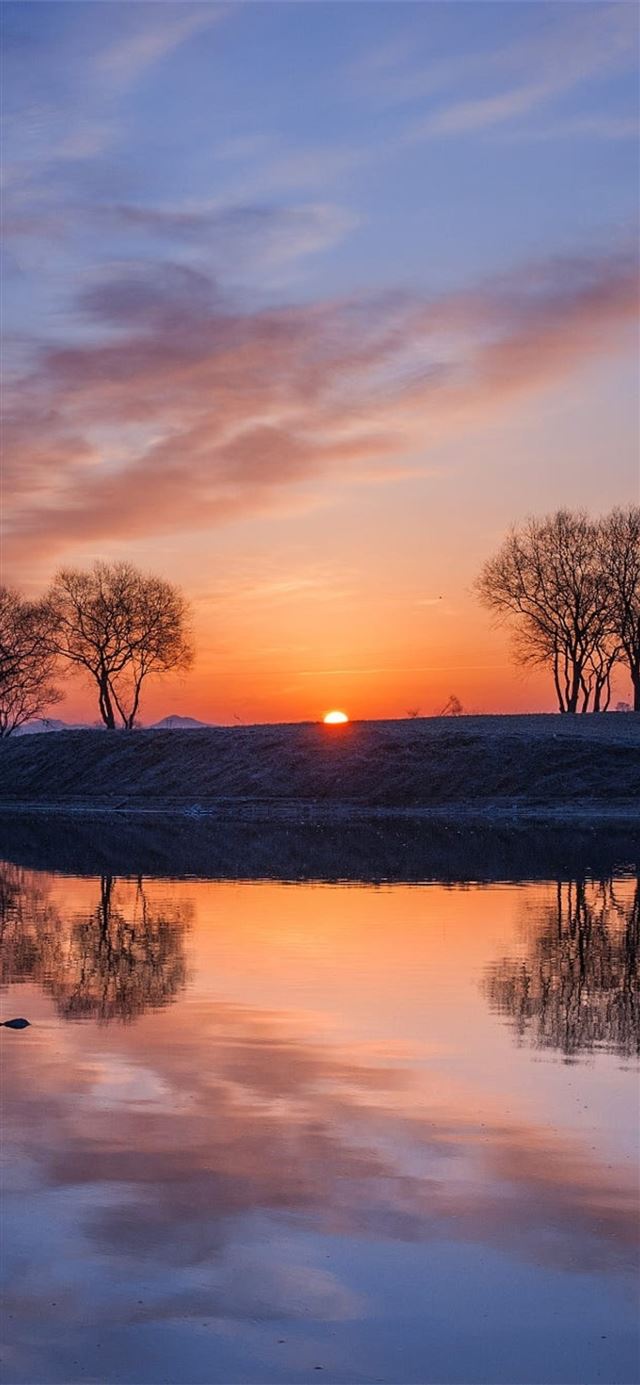 1125x2436 sky reflection sunlight nature - reflection iPhone X Wallpaper